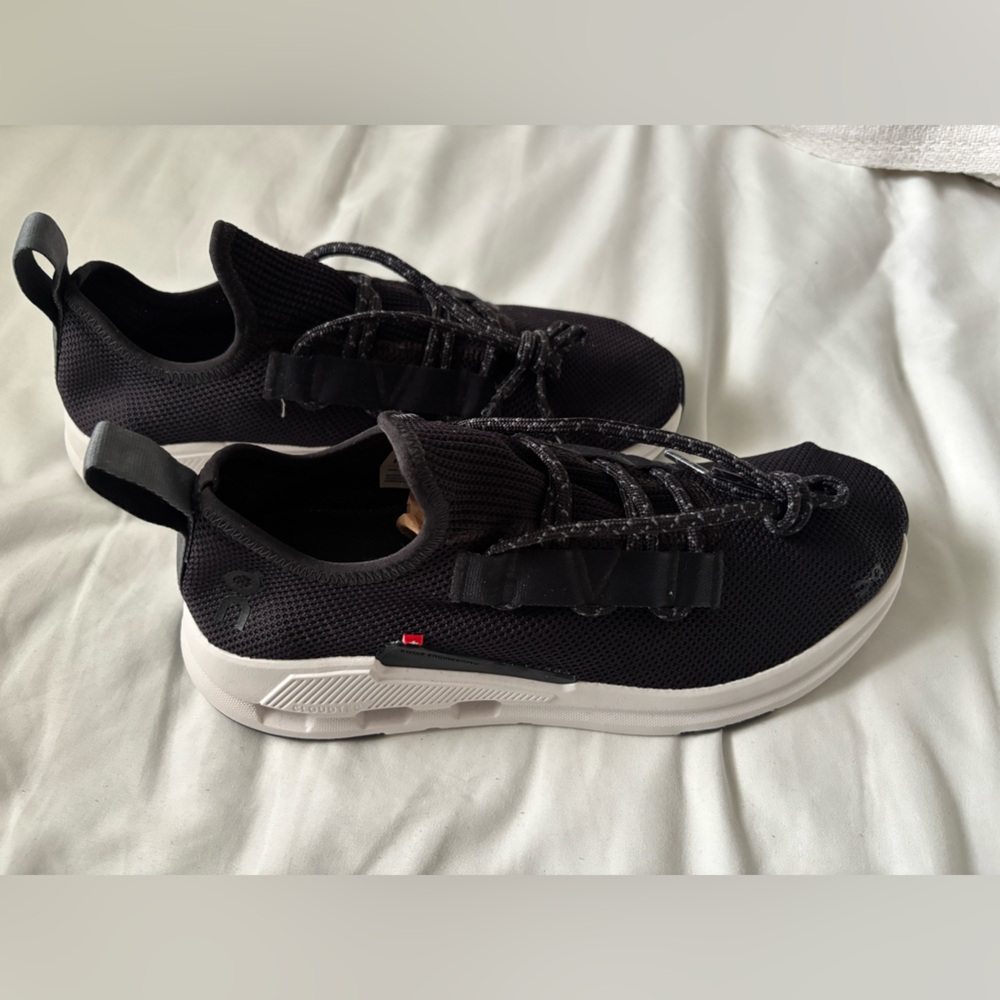On Running Cloudeasy Black Athletic - Women’s Size 9.5 - NEVER BEEN WORN